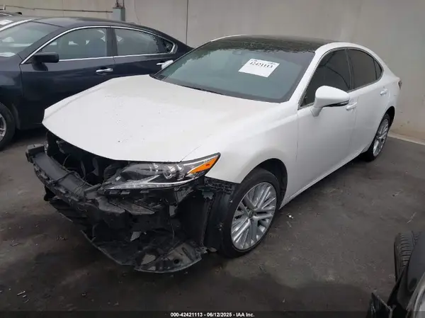 58ABK1GG7HU067067 2017 LEXUS ES - Image 2
