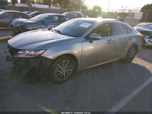 58ABK1GG7HU070728 2017 LEXUS ES - Image 2