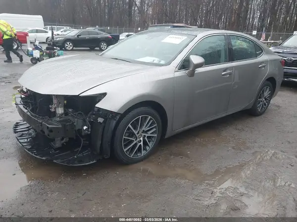 58ABK1GG7HU079039 2017 LEXUS ES - Image 2