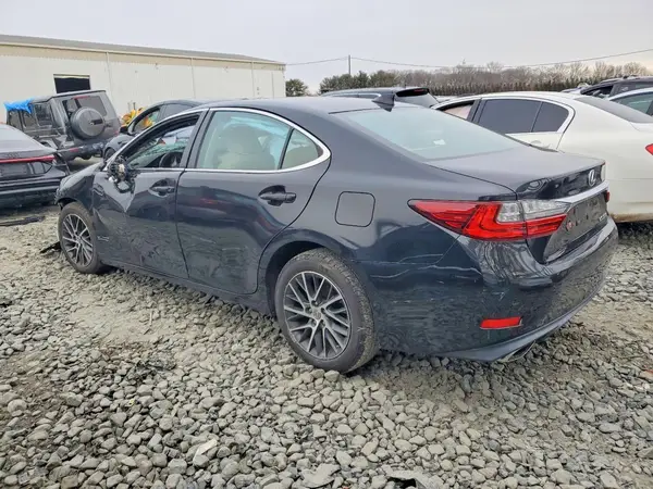 58ABK1GG7JU081895 2018 LEXUS ES - Image 2