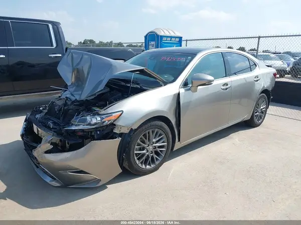 58ABK1GG7JU083601 2018 LEXUS ES - Image 2