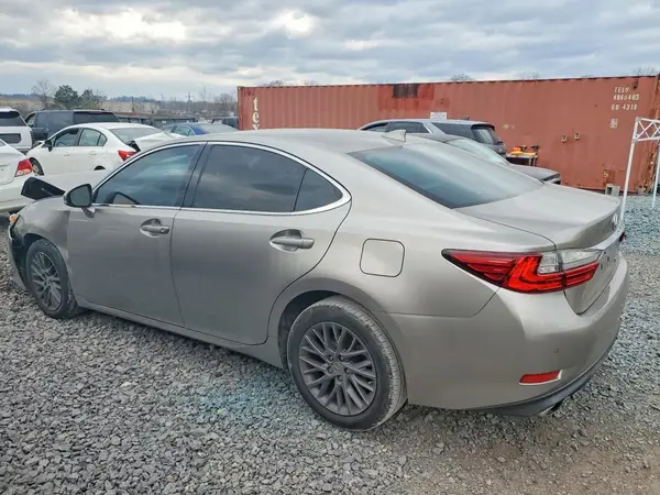 58ABK1GG7JU085428 2018 LEXUS ES - Image 2