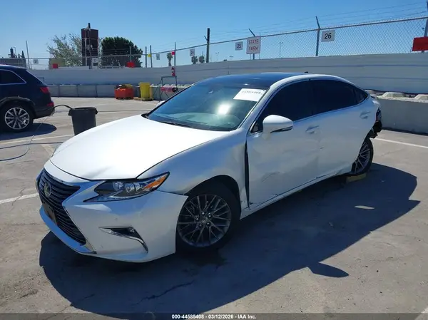 58ABK1GG7JU086210 2018 LEXUS ES - Image 2