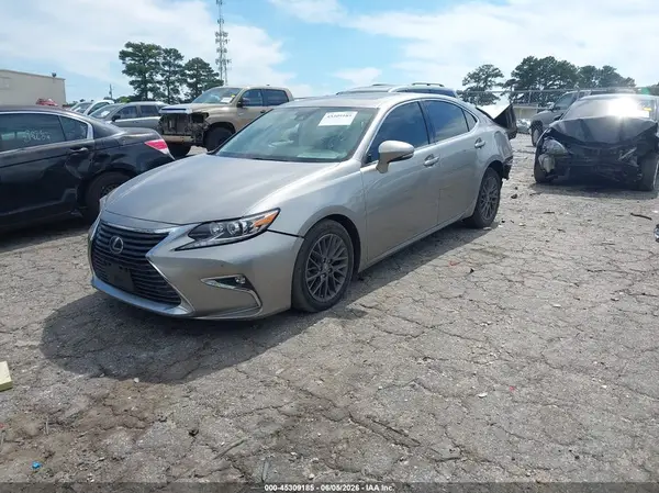 58ABK1GG7JU086319 2018 LEXUS ES - Image 2
