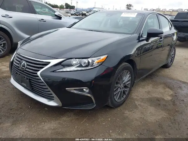 58ABK1GG7JU086367 2018 LEXUS ES - Image 2