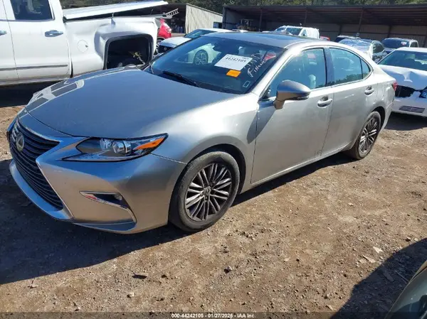 58ABK1GG7JU086546 2018 LEXUS ES - Image 2