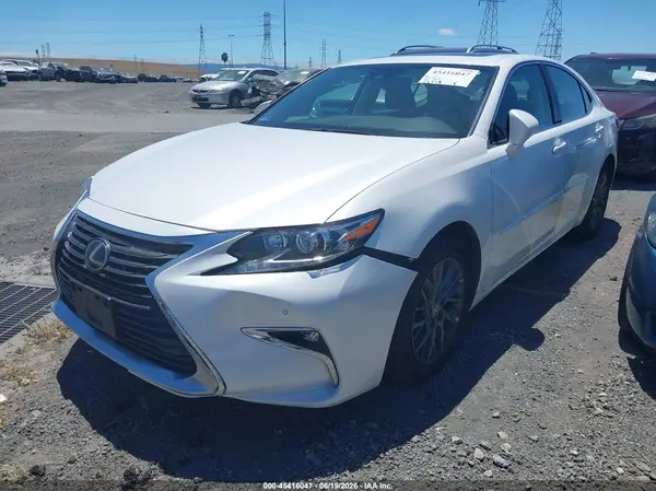 58ABK1GG7JU086658 2018 LEXUS ES - Image 2