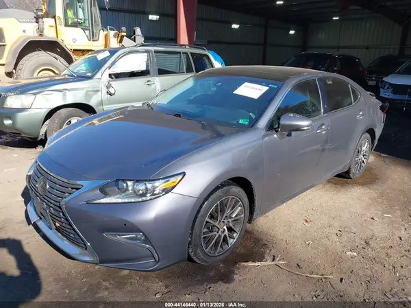 58ABK1GG7JU086742 2018 LEXUS ES - Image 2