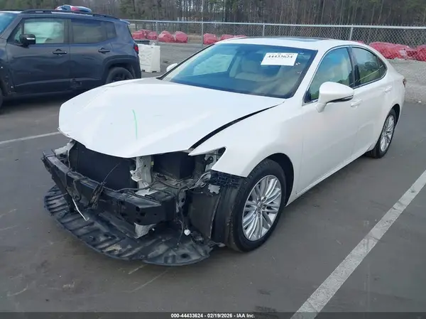 58ABK1GG7JU086787 2018 LEXUS ES - Image 2