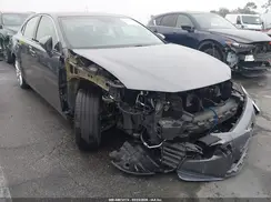 58ABK1GG7JU088636 2018 LEXUS ES