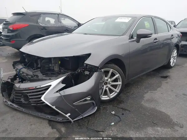 58ABK1GG7JU088636 2018 LEXUS ES - Image 2