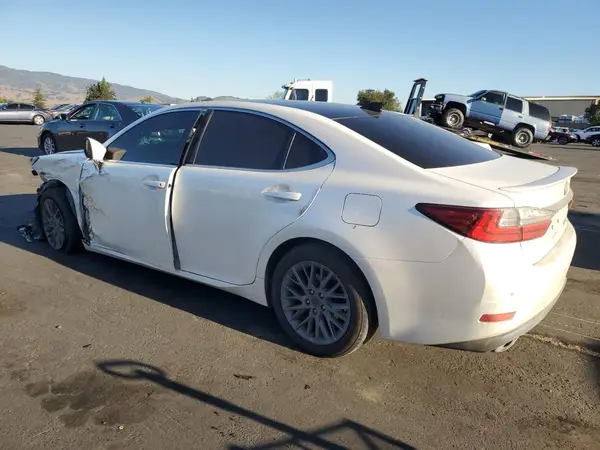 58ABK1GG7JU089267 2018 LEXUS ES - Image 2