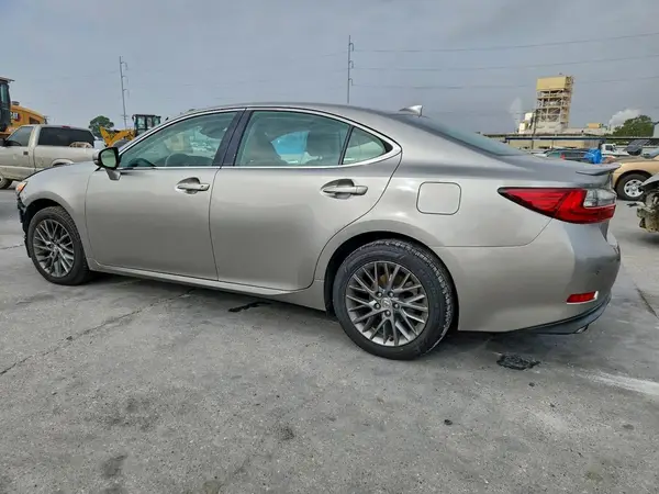 58ABK1GG7JU089415 2018 LEXUS ES - Image 2
