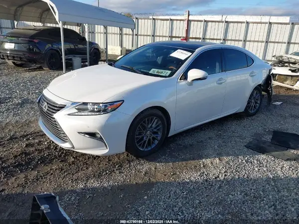 58ABK1GG7JU093206 2018 LEXUS ES - Image 2
