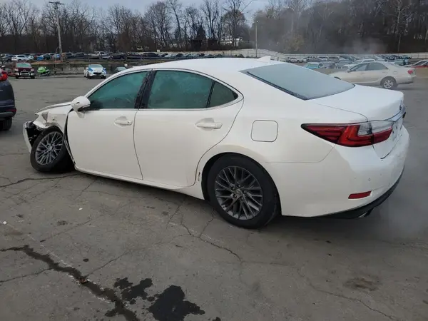 58ABK1GG7JU093223 2018 LEXUS ES - Image 2