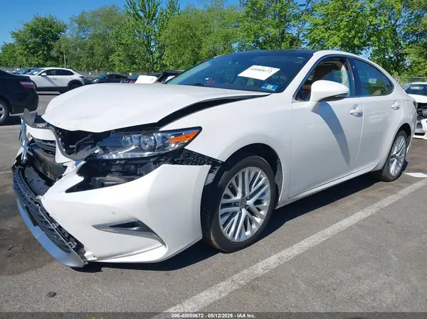 58ABK1GG7JU095263 2018 LEXUS ES - Image 2