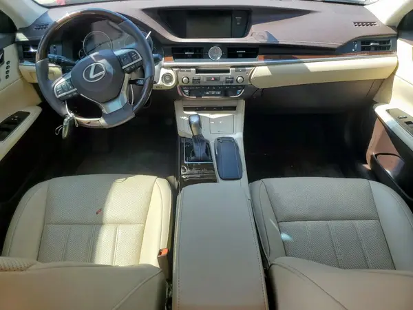 58ABK1GG7JU095831 2018 LEXUS ES - Image 8