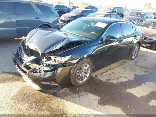 58ABK1GG7JU096039 2018 LEXUS ES - Image 2