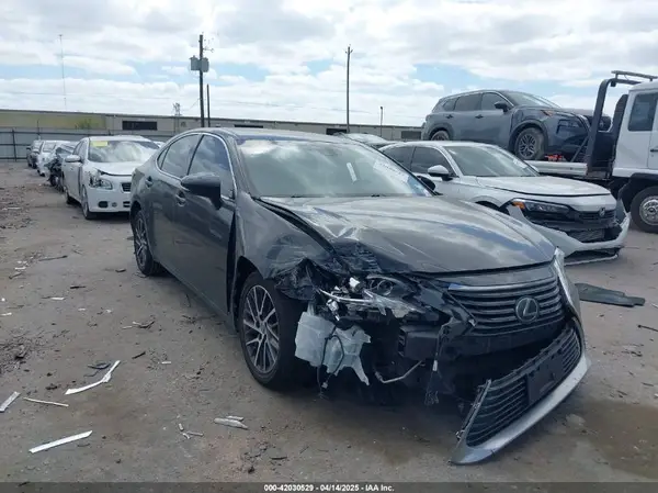 58ABK1GG7JU098129 2018 LEXUS ES - Image 1