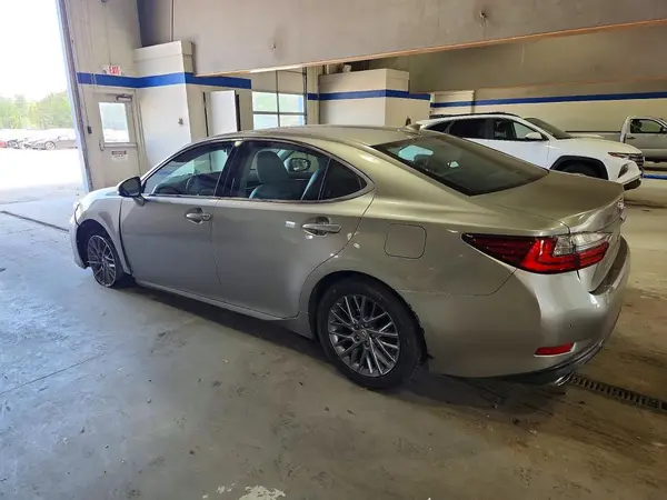 58ABK1GG7JU098938 2018 LEXUS ES - Image 2