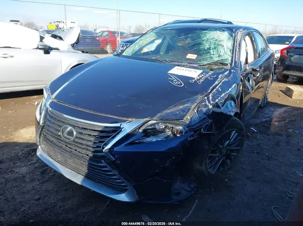 58ABK1GG7JU100655 2018 LEXUS ES - Image 2