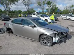 58ABK1GG7JU101210 2018 LEXUS ES