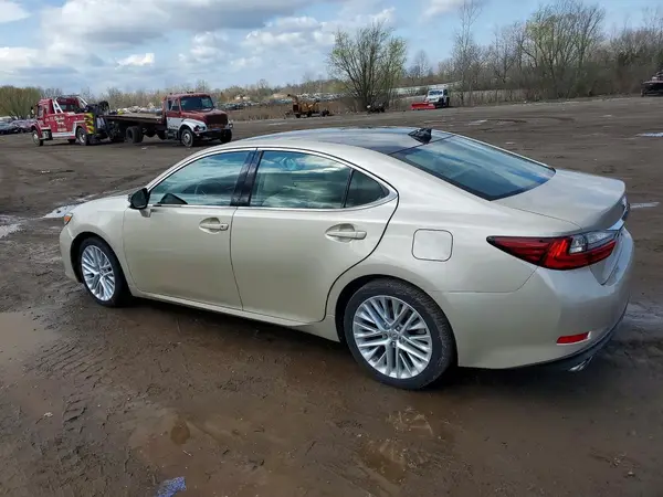 58ABK1GG7JU104513 2018 LEXUS ES - Image 2