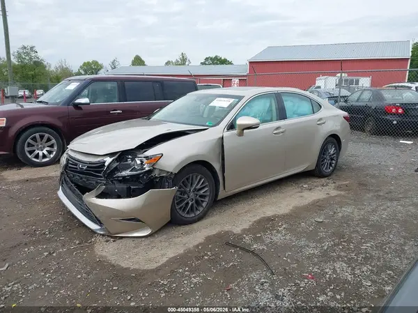 58ABK1GG7JU106570 2018 LEXUS ES - Image 2
