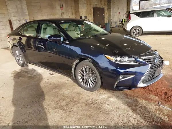 58ABK1GG7JU107539 2018 LEXUS ES - Image 1