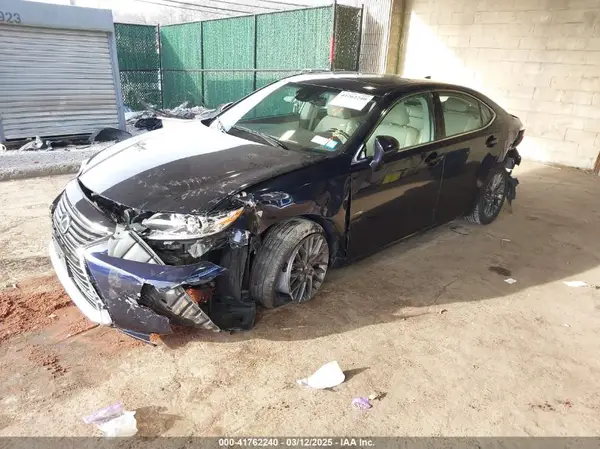 58ABK1GG7JU107539 2018 LEXUS ES - Image 2