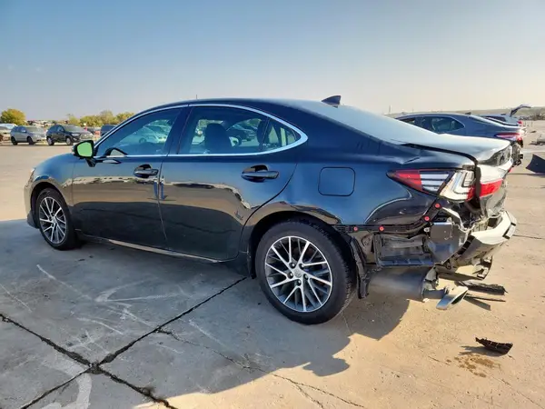 58ABK1GG7JU108397 2018 LEXUS ES - Image 2