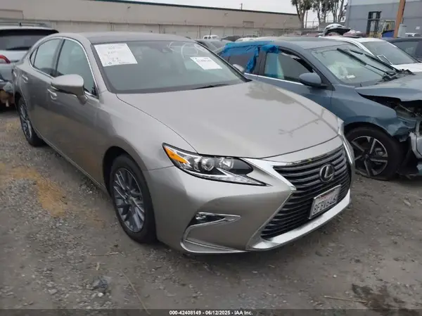 58ABK1GG7JU108769 2018 LEXUS ES - Image 1