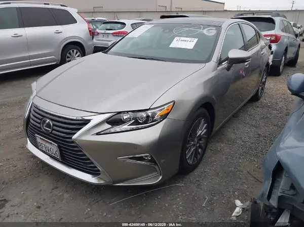 58ABK1GG7JU108769 2018 LEXUS ES - Image 2
