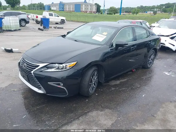58ABK1GG7JU111414 2018 LEXUS ES - Image 2