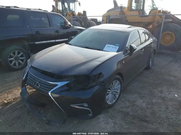58ABK1GG7JU113941 2018 LEXUS ES - Image 2
