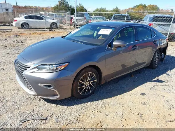 58ABK1GG7JU114751 2018 LEXUS ES - Image 2