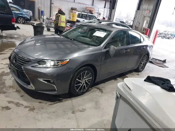 58ABK1GG8GU004395 2016 LEXUS ES - Image 2