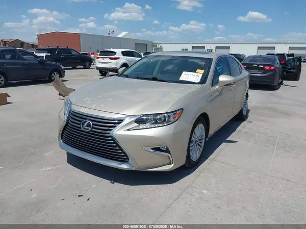 58ABK1GG8GU008043 2016 LEXUS ES - Image 2