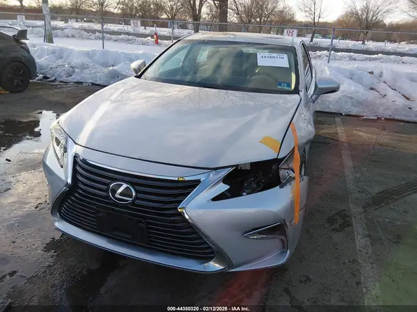 58ABK1GG8GU011038 2016 LEXUS ES - Image 2