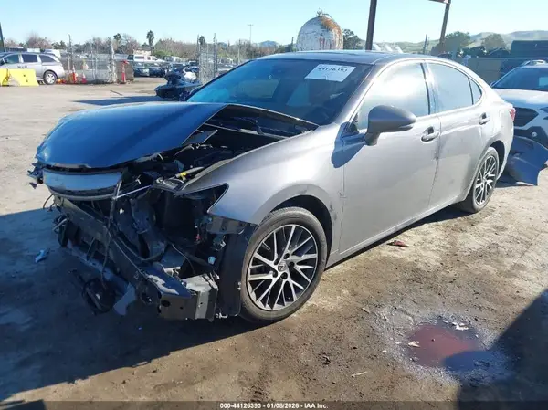 58ABK1GG8GU024582 2016 LEXUS ES - Image 2