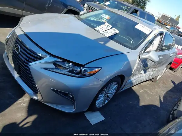 58ABK1GG8GU028373 2016 LEXUS ES - Image 2