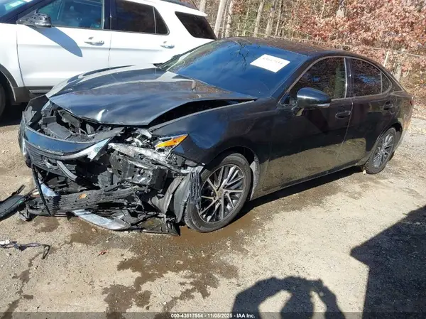 58ABK1GG8GU030107 2016 LEXUS ES - Image 2