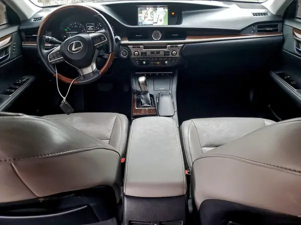 58ABK1GG8GU033525 2016 LEXUS ES - Image 8