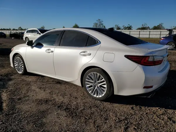 58ABK1GG8HU037625 2017 LEXUS ES - Image 2