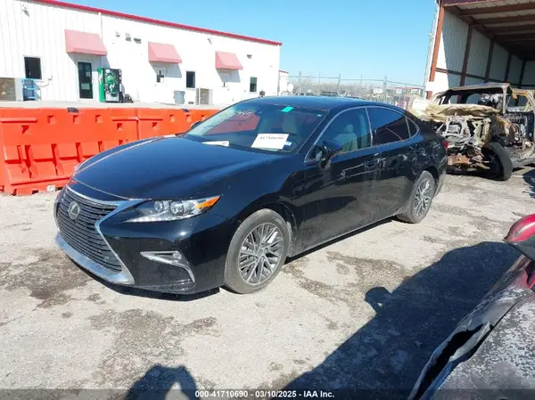 58ABK1GG8HU040217 2017 LEXUS ES - Image 2