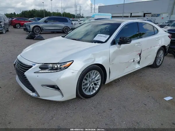 58ABK1GG8HU040816 2017 LEXUS ES - Image 2