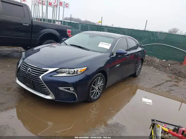 58ABK1GG8HU042954 2017 LEXUS ES - Image 2