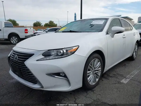 58ABK1GG8HU043277 2017 LEXUS ES - Image 2