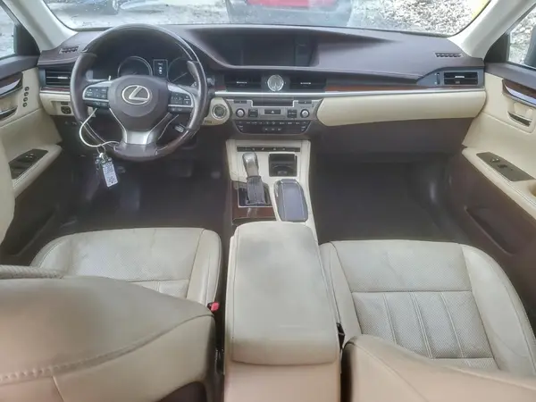 58ABK1GG8HU043621 2017 LEXUS ES - Image 8