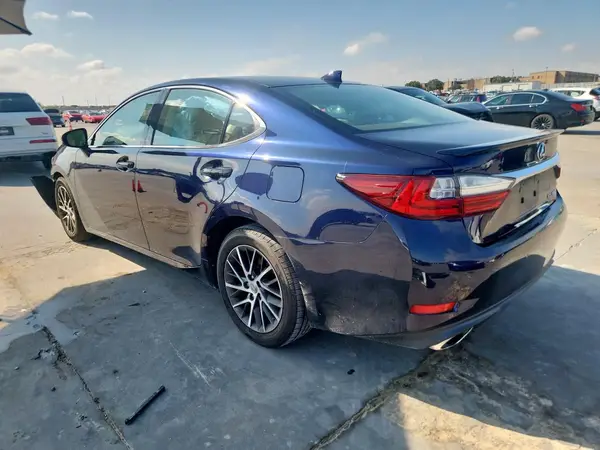 58ABK1GG8HU043778 2017 LEXUS ES - Image 2